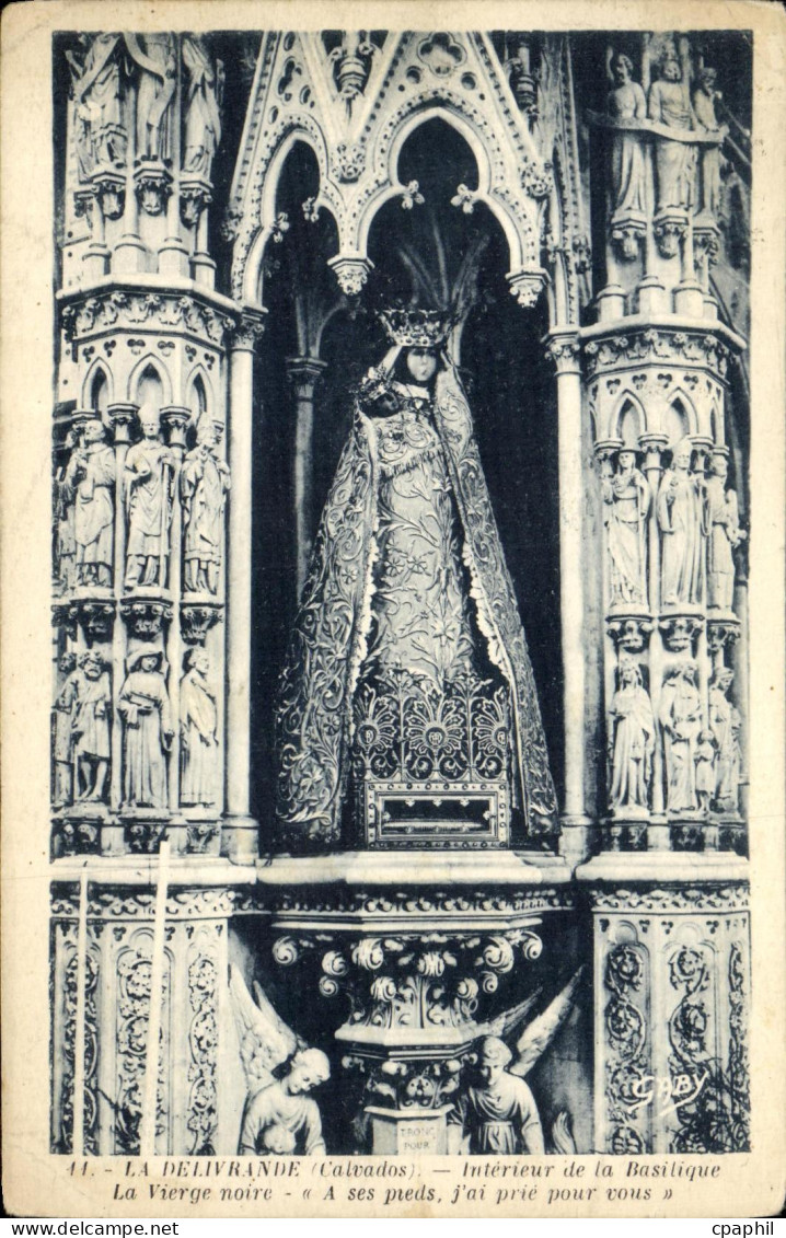 CPA La Delivrande Interieur de la basilique La vierge noire