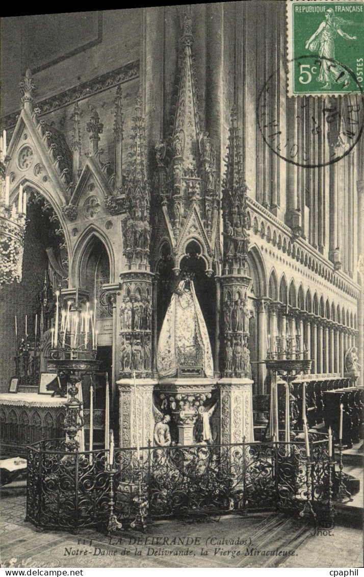 CPA La Delivrande Notre Dame de la Delivrande la Vierge Miraculeuse