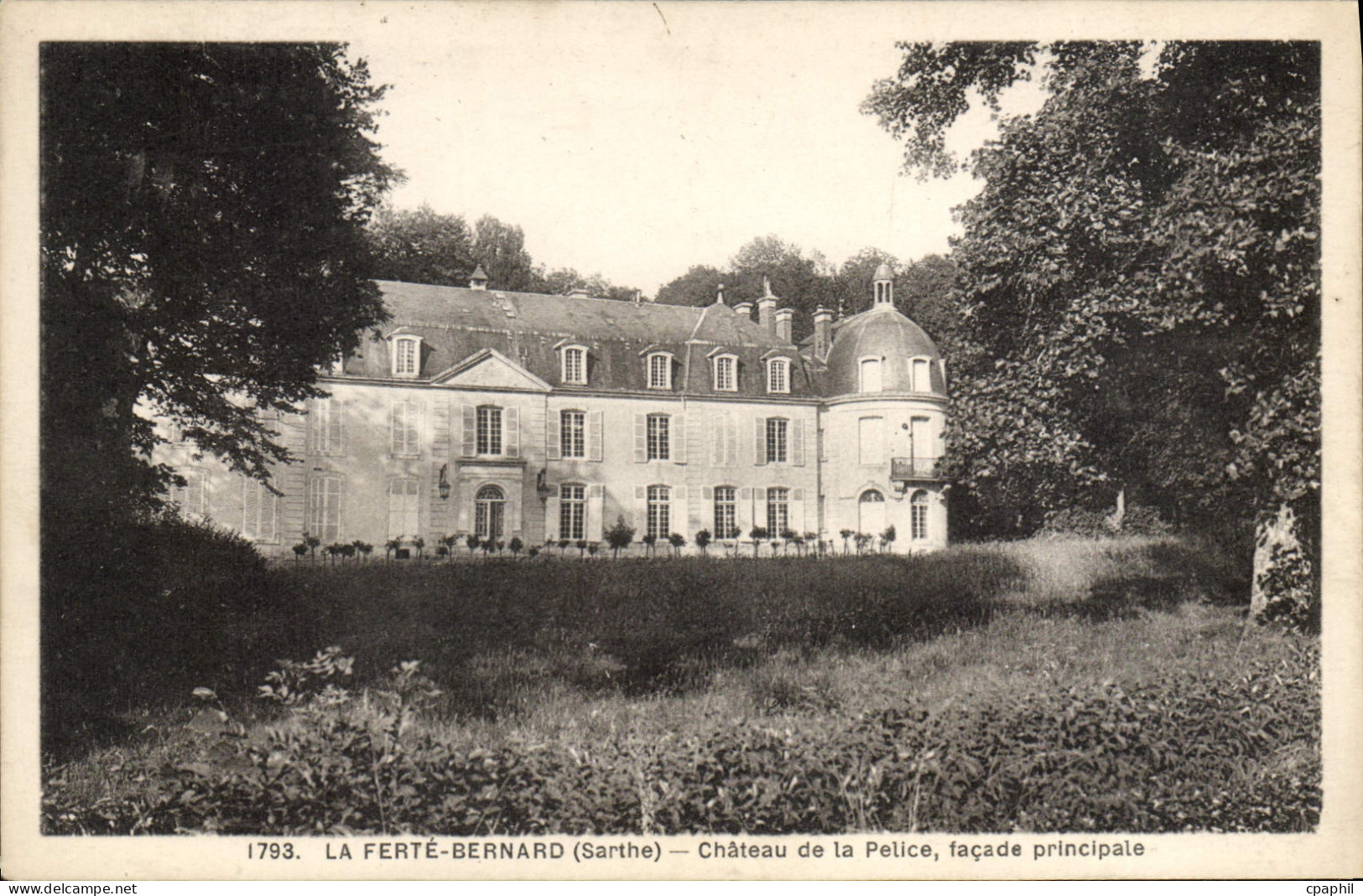 CPA La Ferte Bernard Sarthe Chateau de la Pelice facade principale