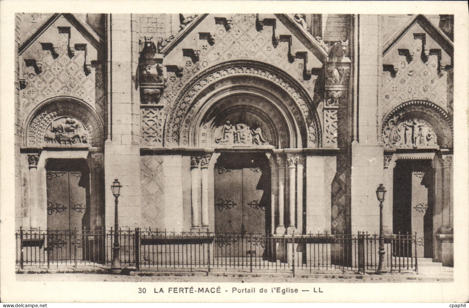 CPA La Ferte Mace Portail De I'Eglise