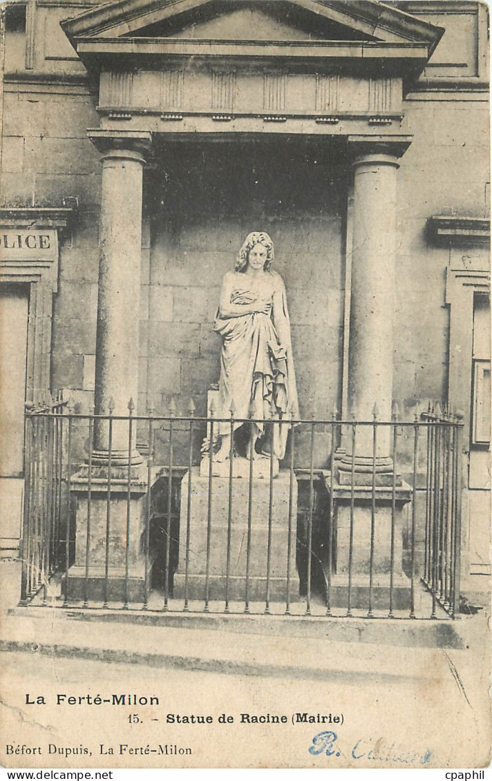 CPA La Ferte Milon Statue de Racine (Mairie)