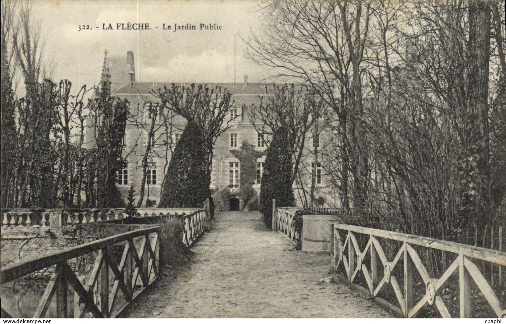 CPA La Fleche Le Jardin Public