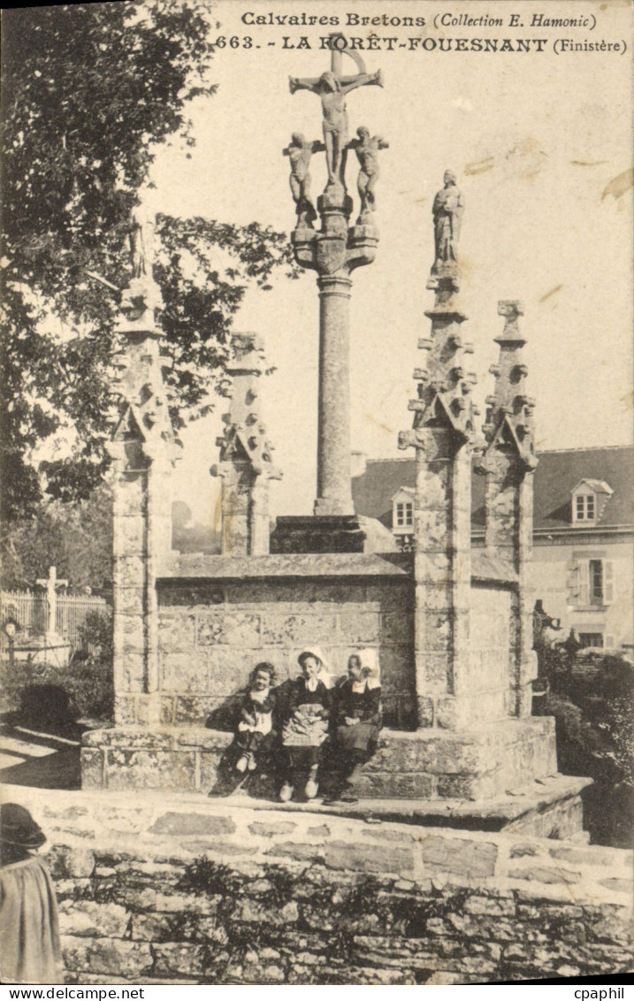CPA La Foret Fouesnant Calvaires bretons Enfants