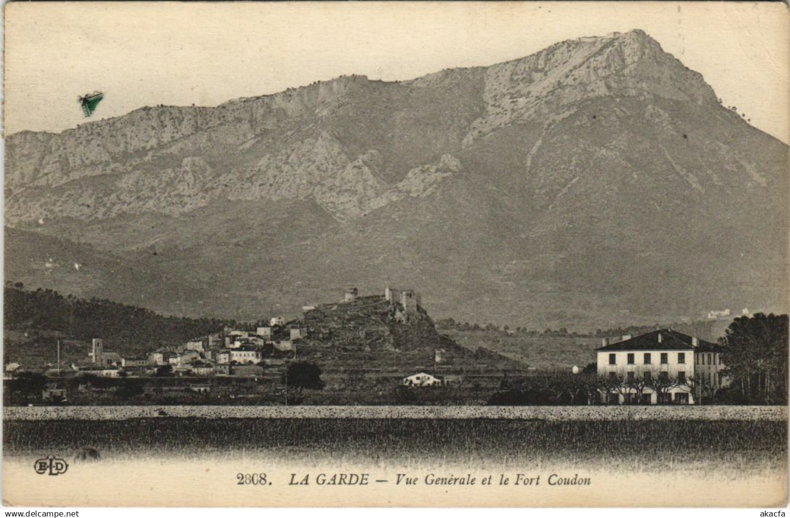 CPA LA GARDE-FREINET Vue Generale et le Fort Coudon (1110386)