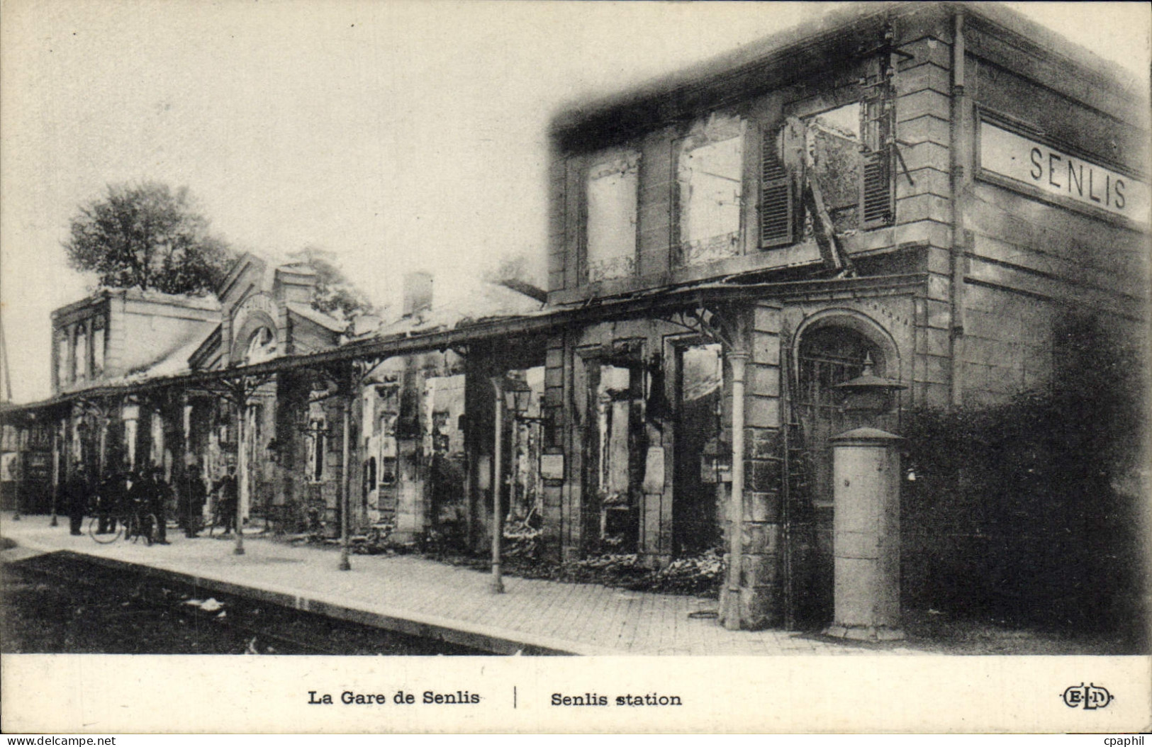 CPA La Gare de Senlis Senlis Station Militaria