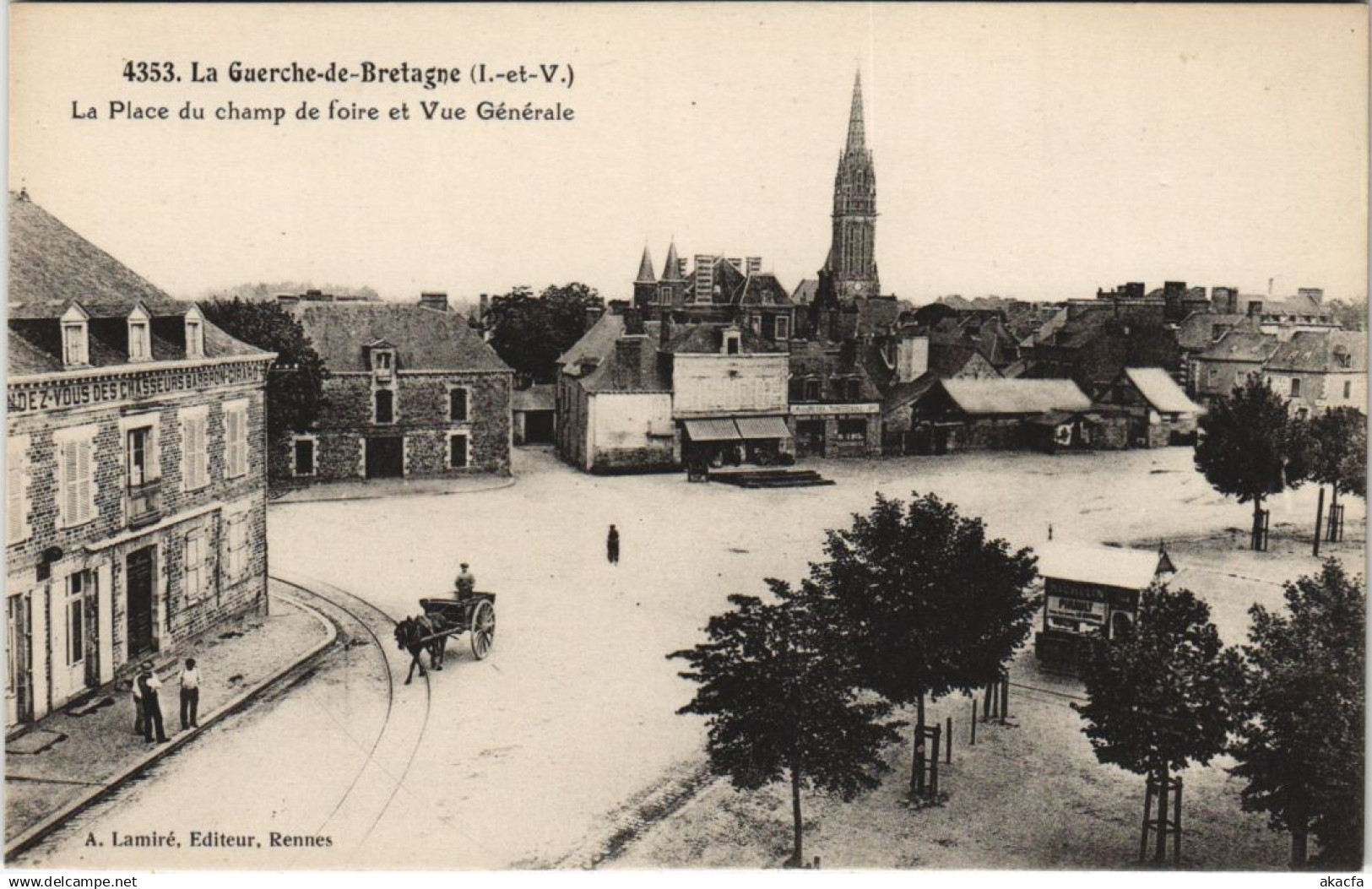 CPA LA GUERCHE-de-BRETAGNE La Place du Champ de Foire (1250628)