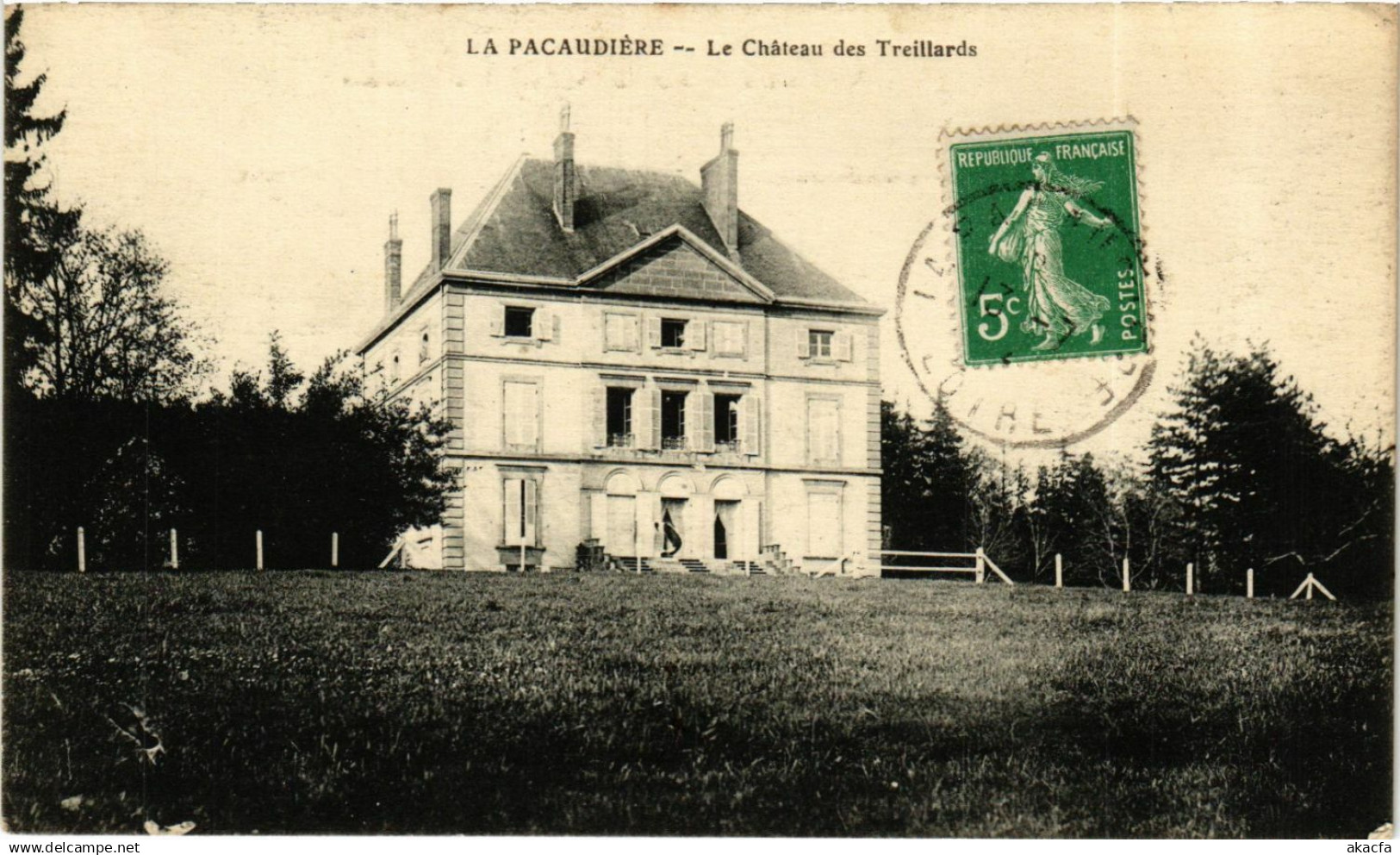 CPA La Pacaudiere- Le Chateau des Treillards FRANCE (907001)