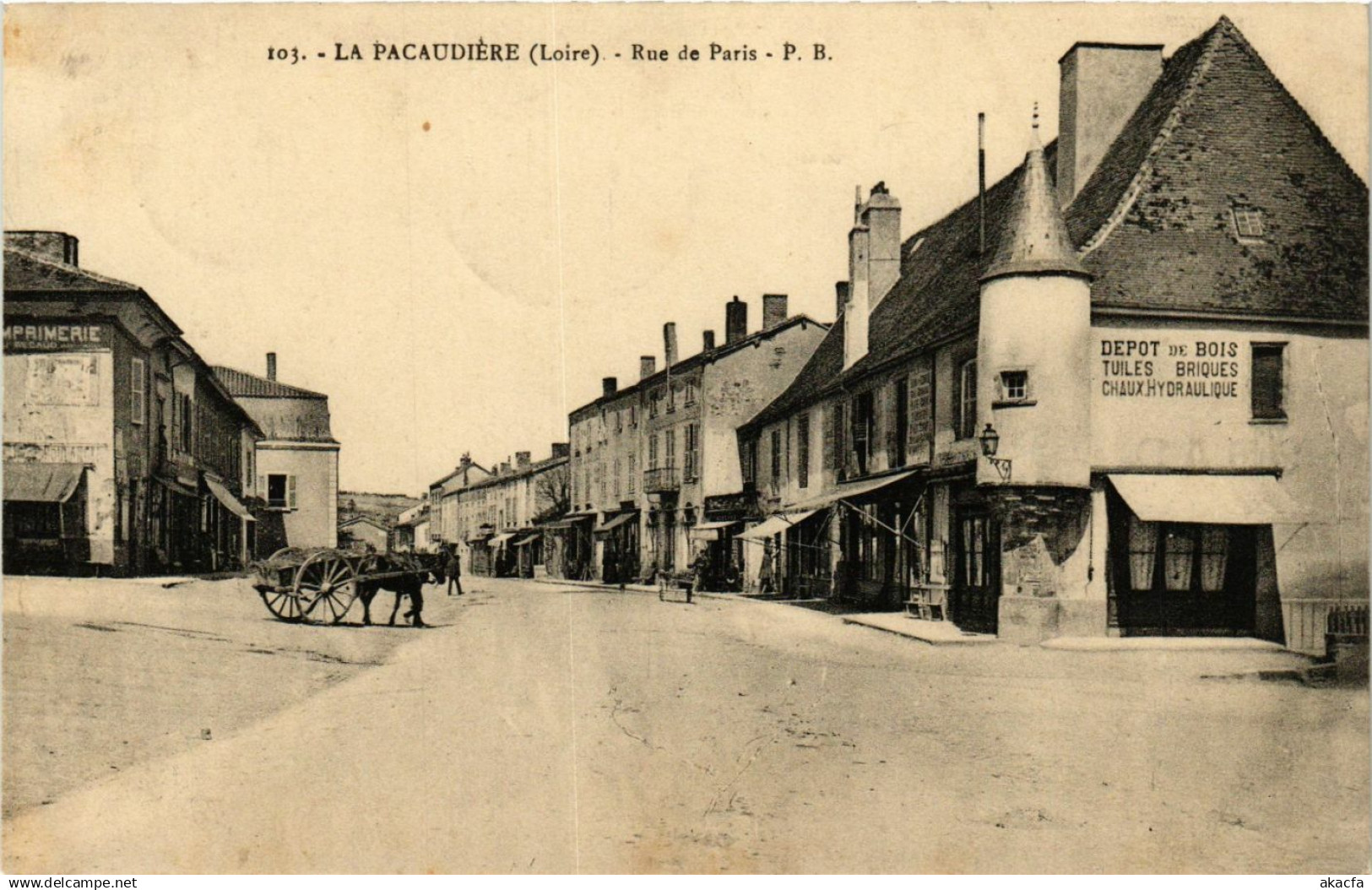 CPA La PACAUDIERE - Rue de PARIS (578442)