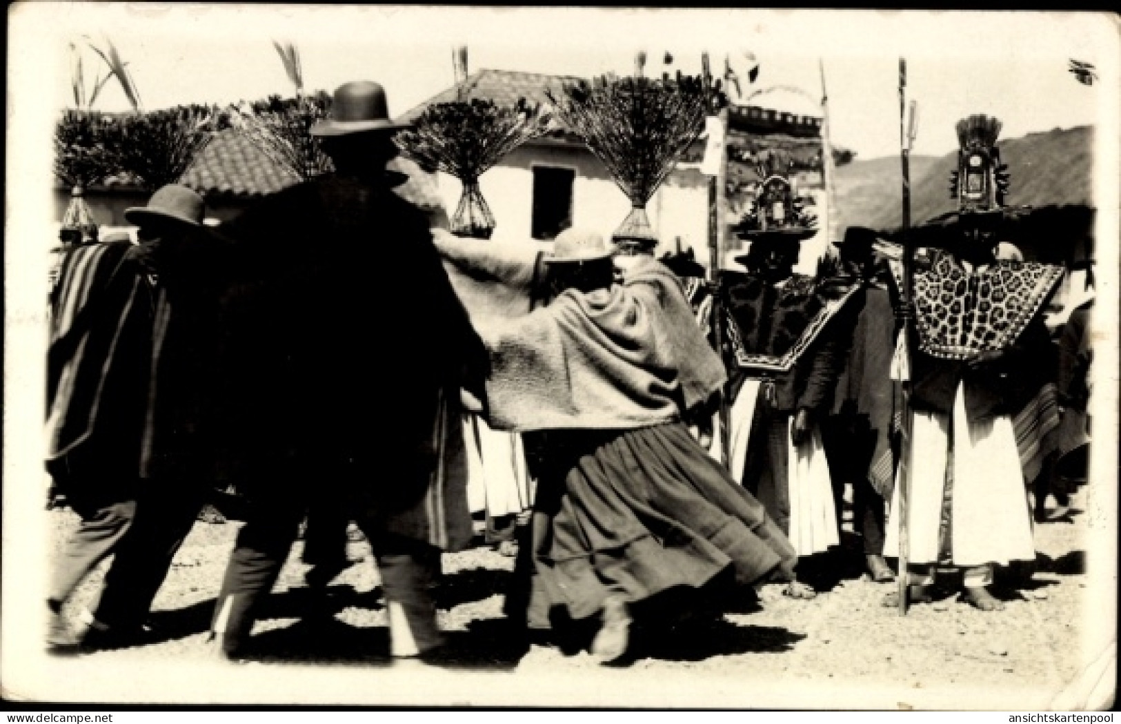 CPA La Paz Bolivien, Traditionelle Trachten, Menschen in Feierlaune, Anden, Bolivien