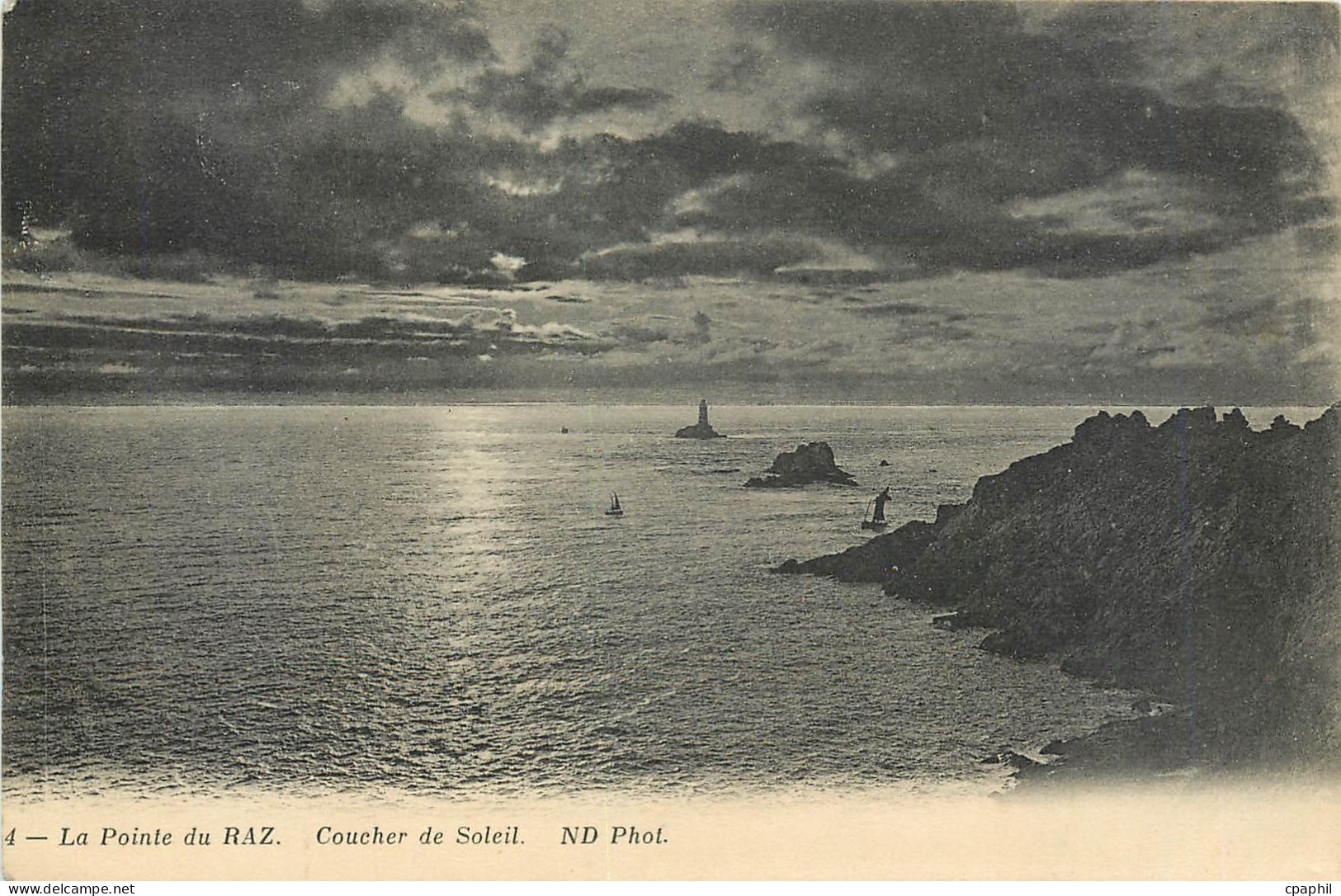CPA La Pointe du Raz coucher de soleil