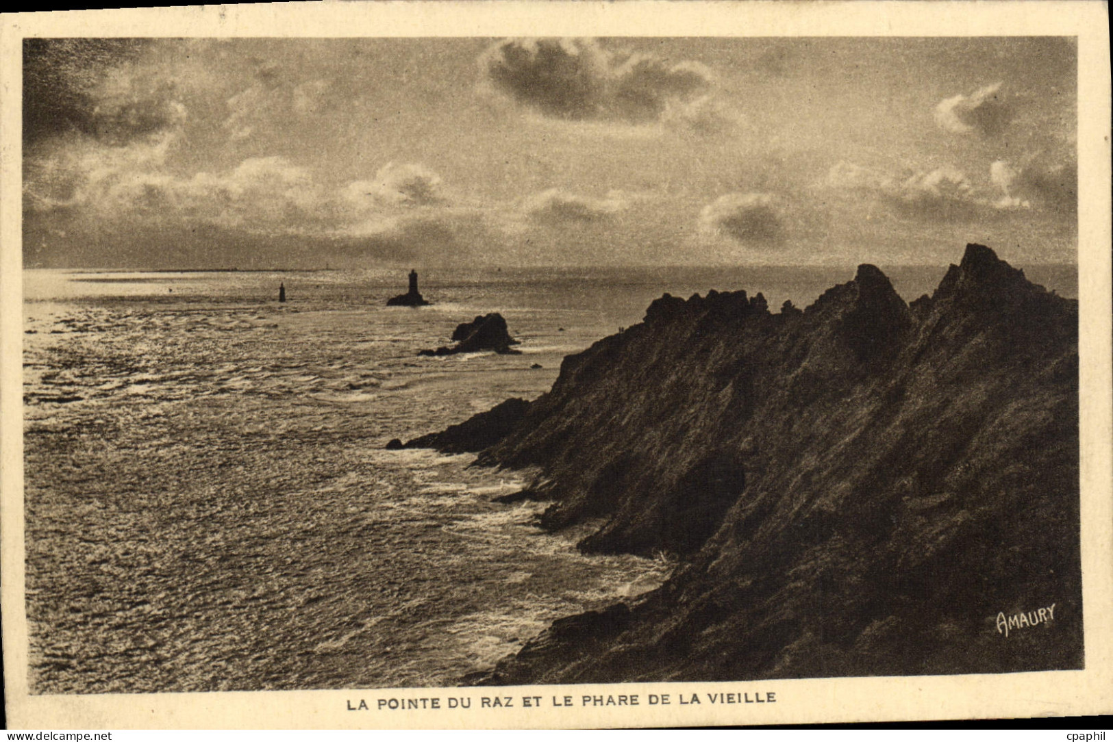 CPA La Pointe Du Raz Et Le Phare De La Vieille