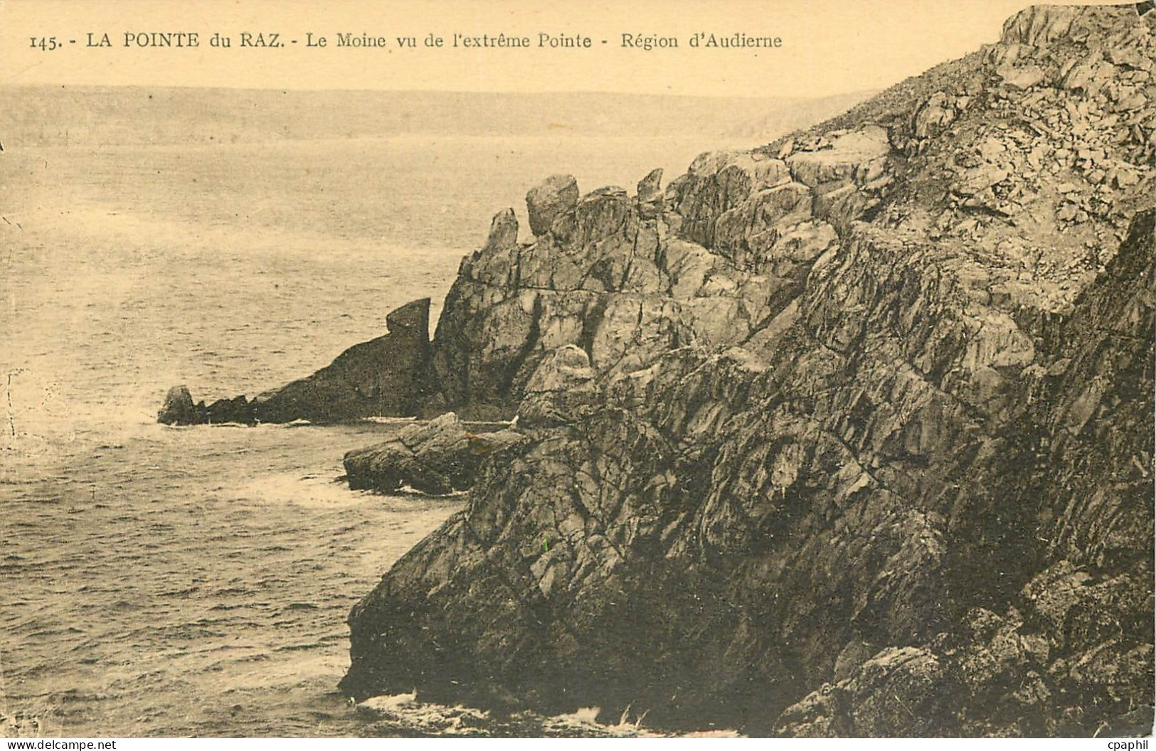 CPA La Pointe du Raz Le Moine vu de l'extreme pointe Region Audierne