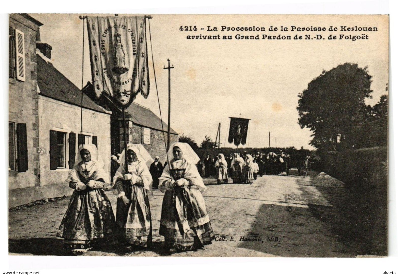 CPA La procession de la paroisse de kerlouan (193053)