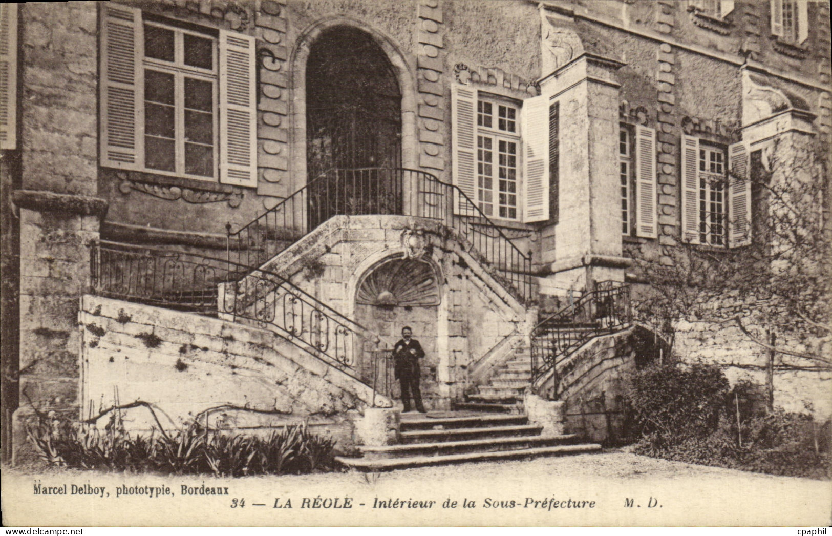 CPA La Reole Interieur de la Sous Prefecture