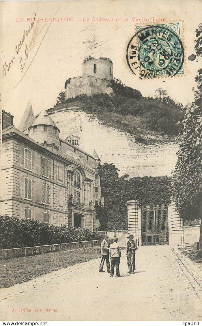CPA la Roche Guyon (S et O) Le Chateau et la Vieille Tour