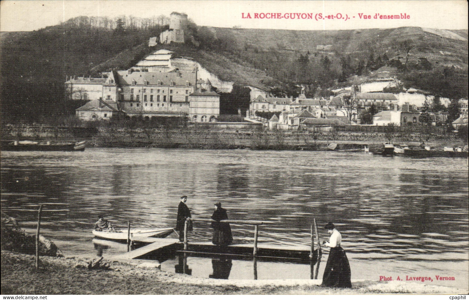 CPA La Roche Guyon Vue d'Ensemble