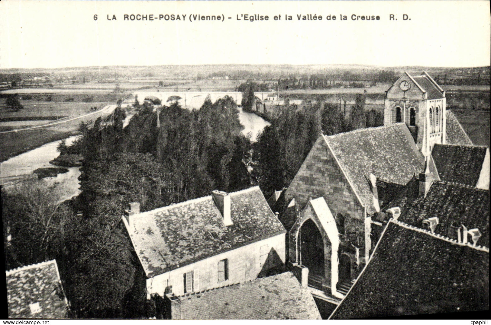 CPA La Roche Posay L Eglise et la Vallee de la Creuse
