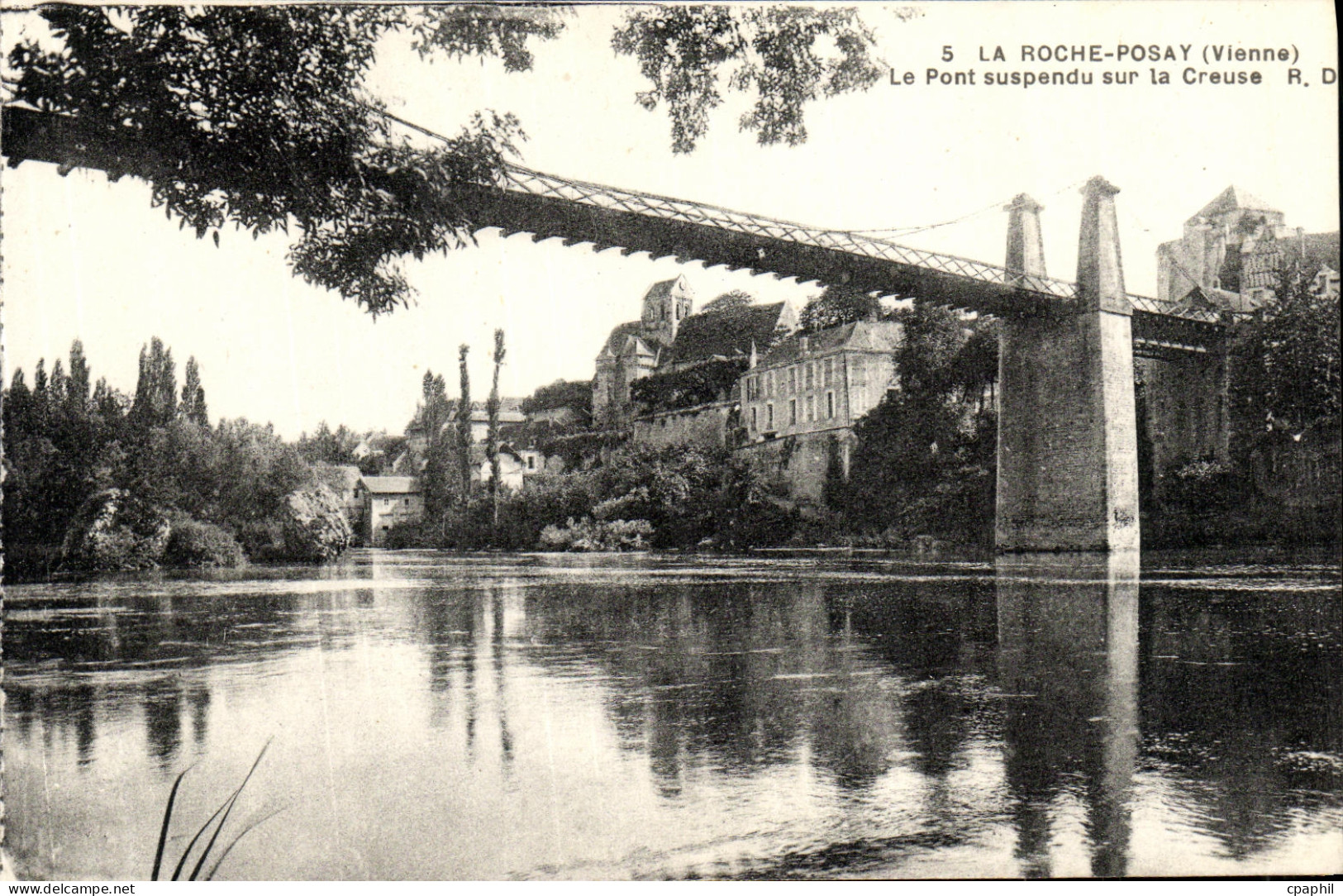 CPA La Roche Posay Le Pont Suspendu sur la Creuse