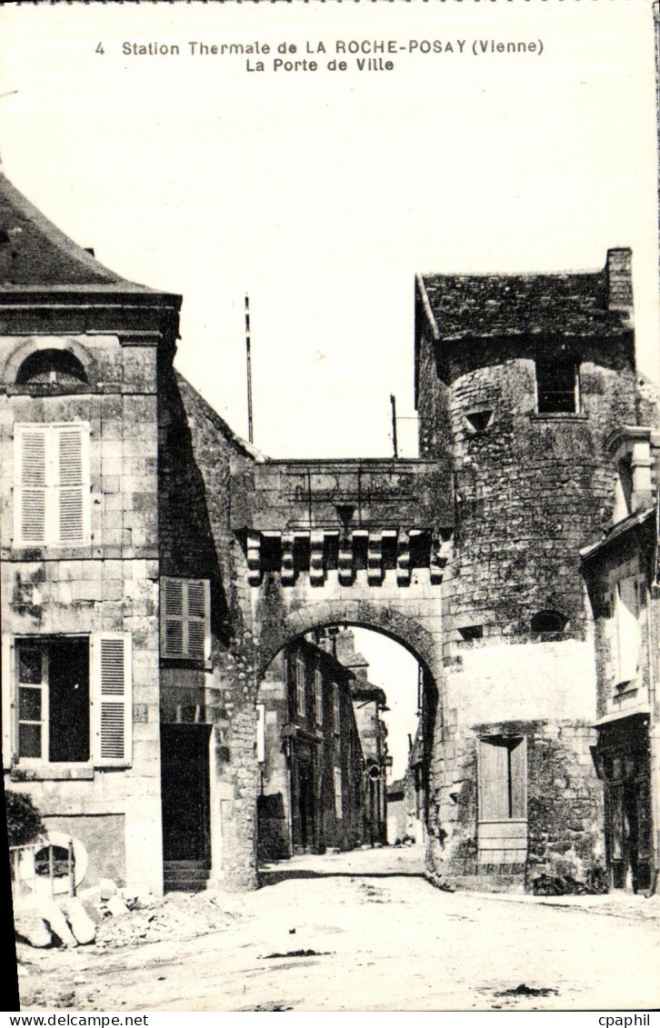 CPA La Roche Posay Station Thermale La Porte de Ville