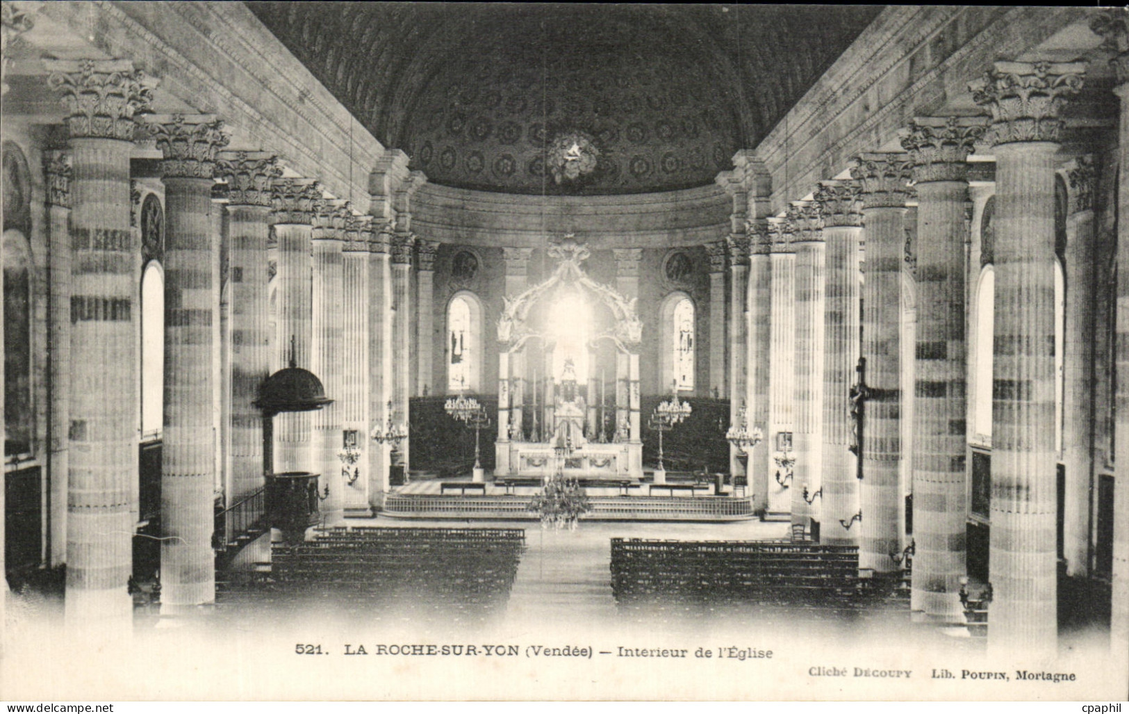 CPA La Roche Sur Yon Interieur d l'Eglise
