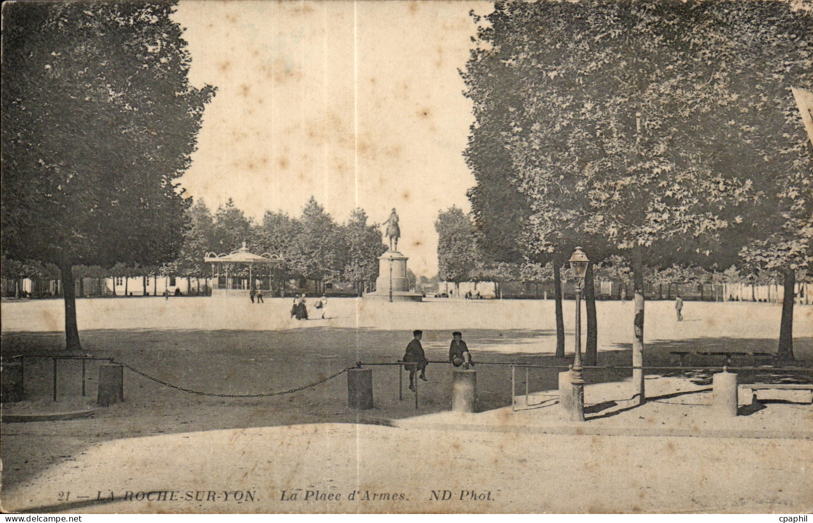 CPA La Roche sur Yon La place d Armes