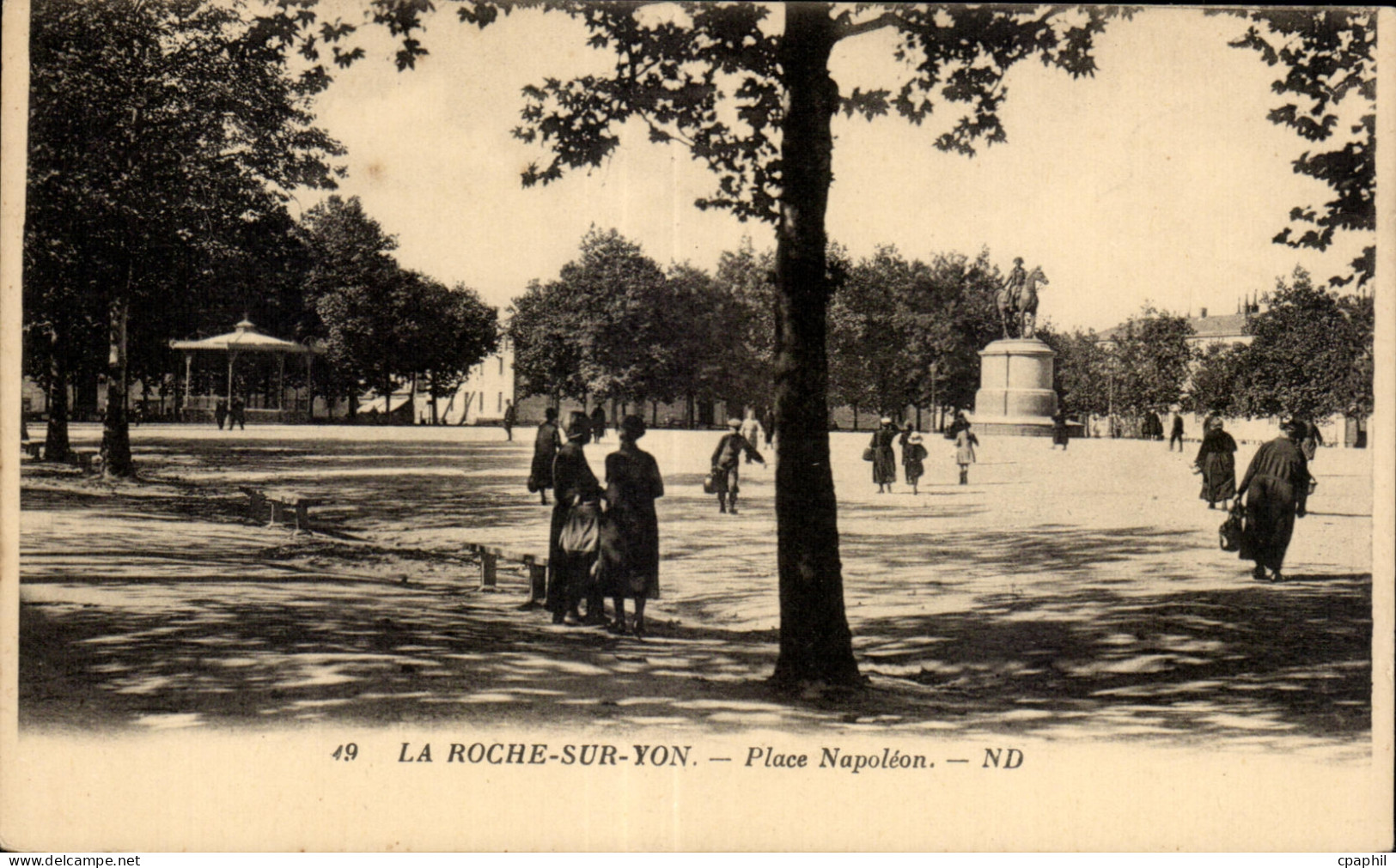 CPA La Roche Sur Yon Place Napoleon