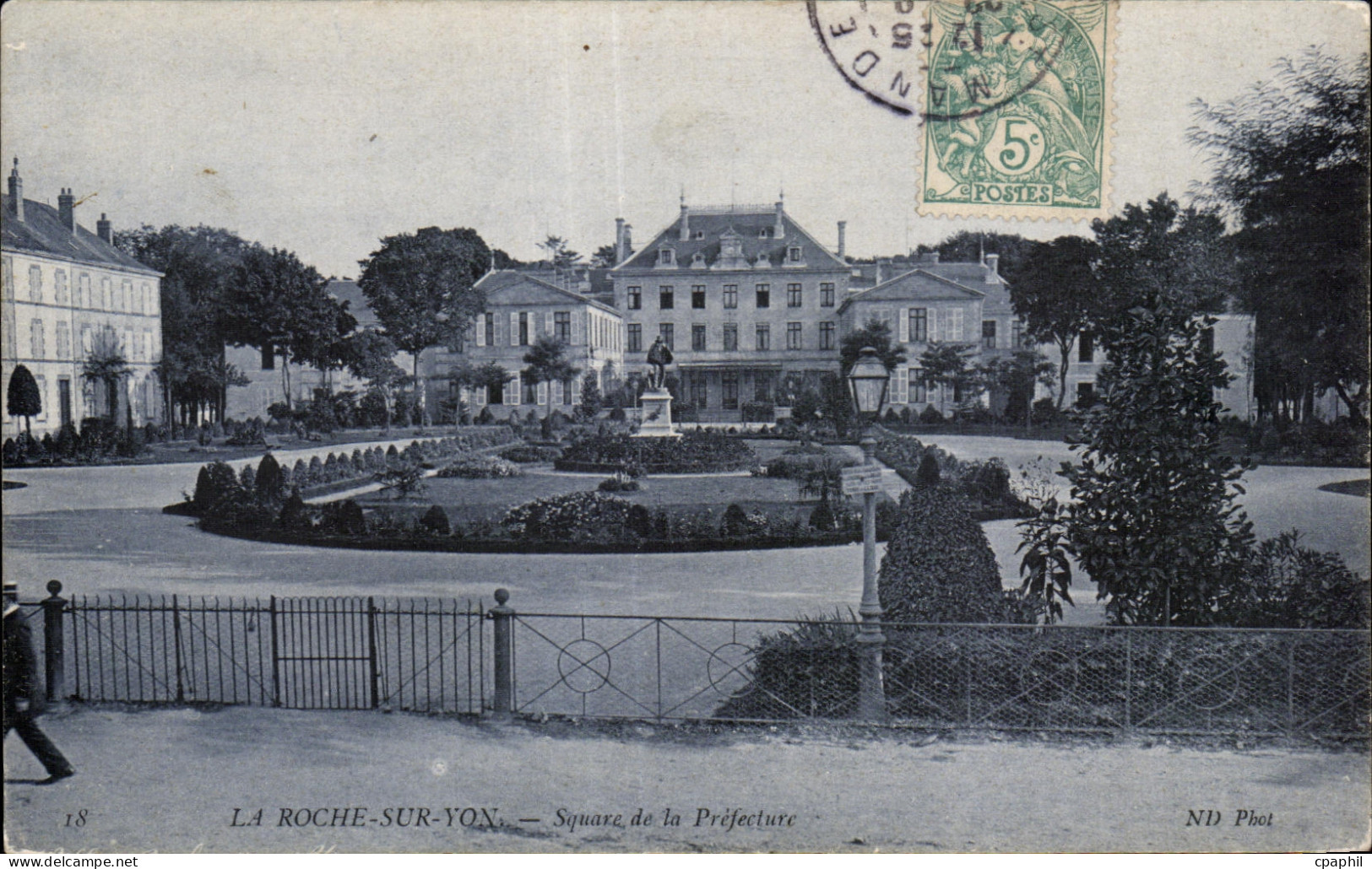 CPA La Roche Sur Yon Square de la Prefecture