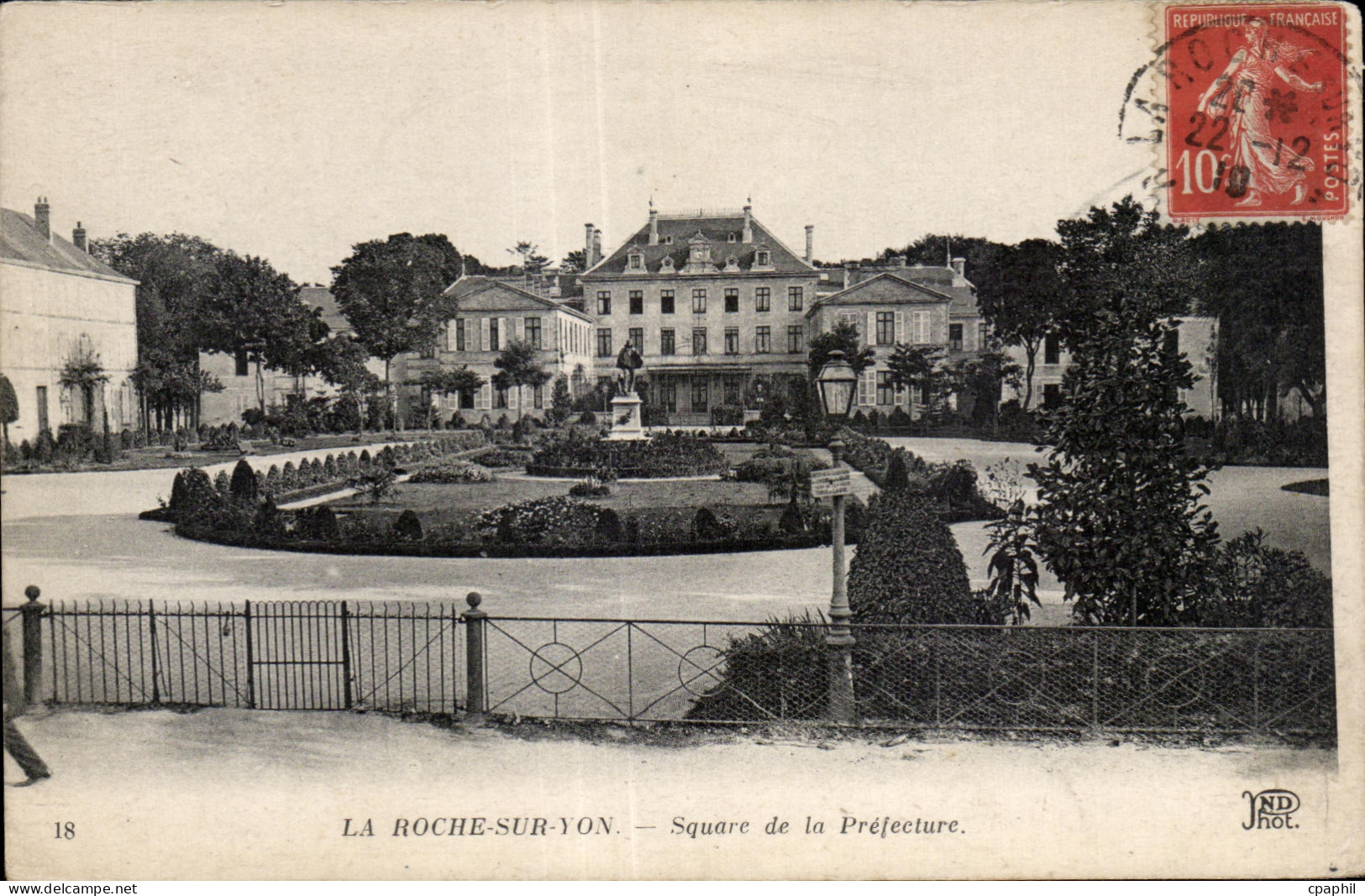 CPA La Roche Sur Yon Square de la Prefecture