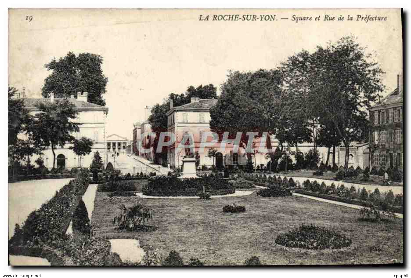 CPA La Roche Sur Yon Square Et Rue De La Prefecture