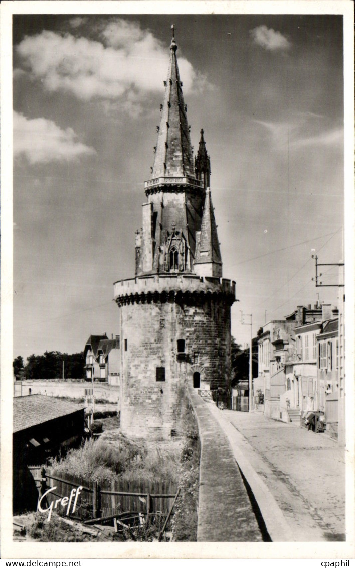 CPA La Rochelle Ch Mar La Tour des Quatre Sergents de la Rochelle