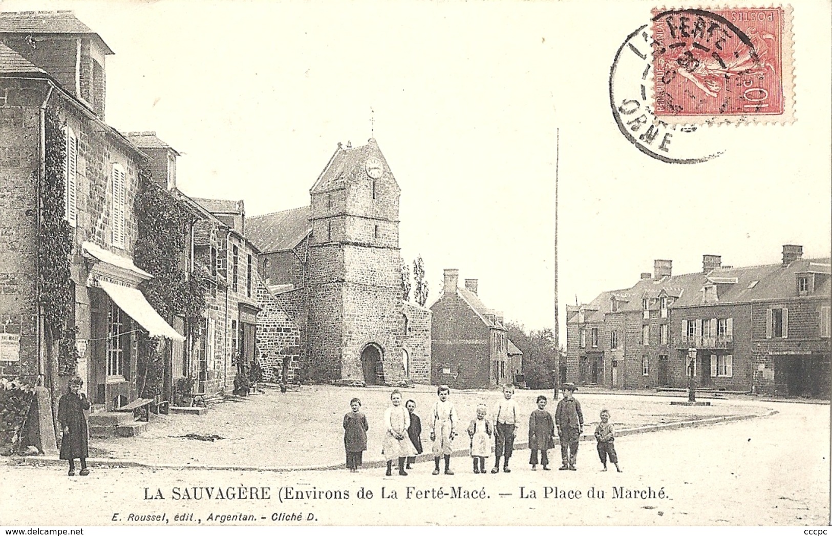 CPA La Sauvagère environs de La Ferté-Macé - La Place du Marché