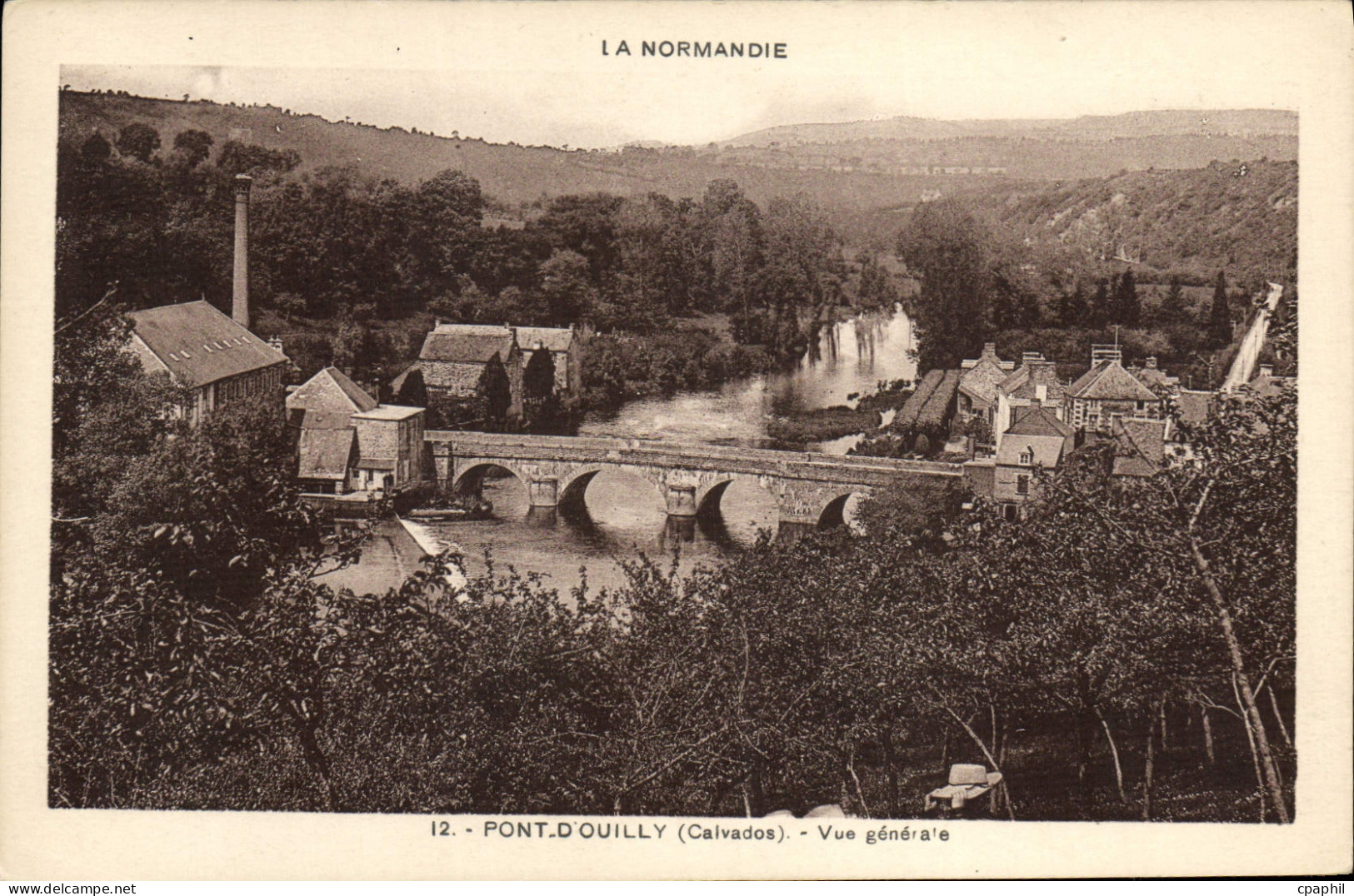 CPA La Suisse Normandie Pont d'Ouilly vue generale