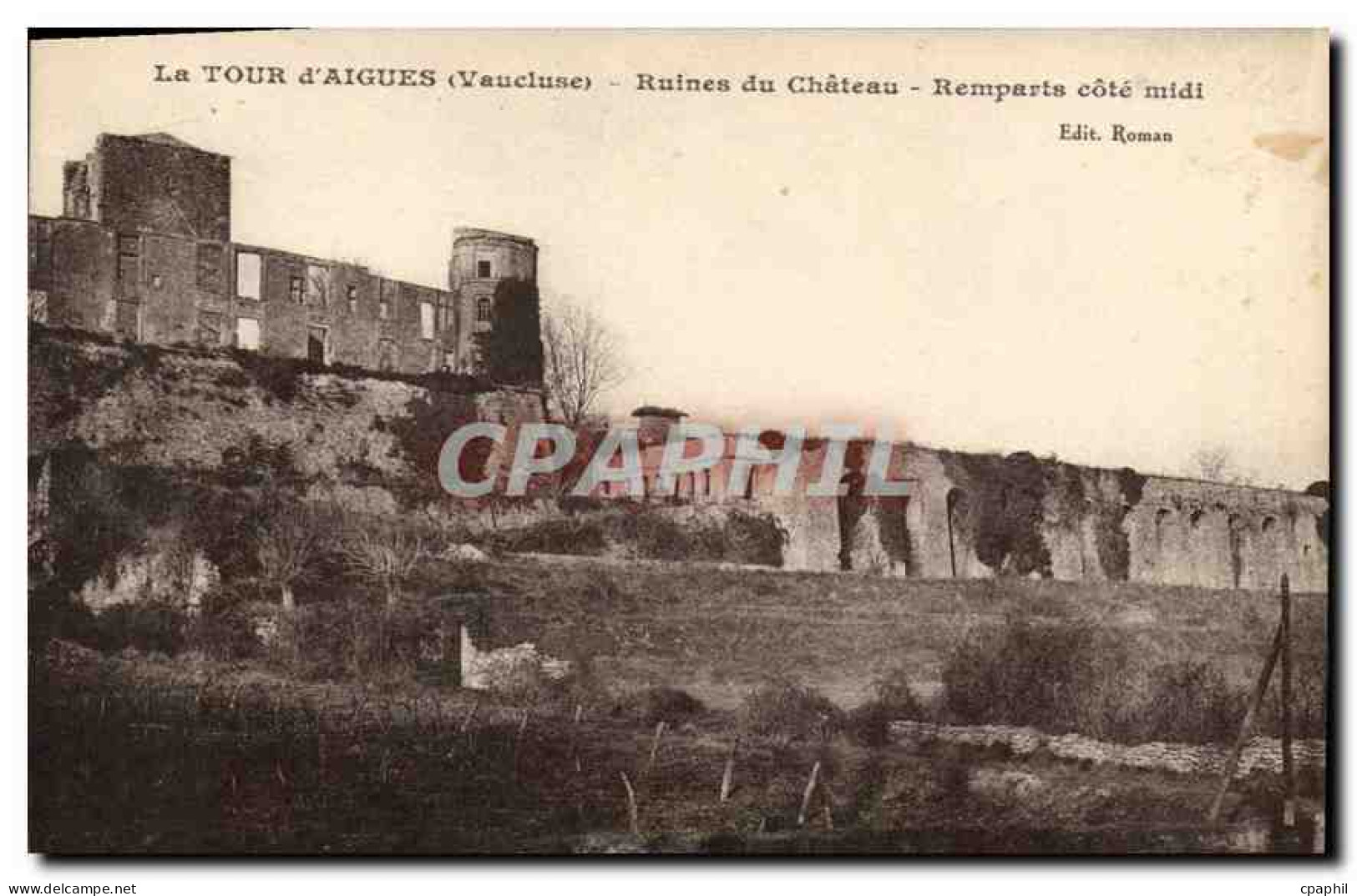CPA La Tour d'Aigues (Vaucluse) Ruines du Chateau Remparts cote midi