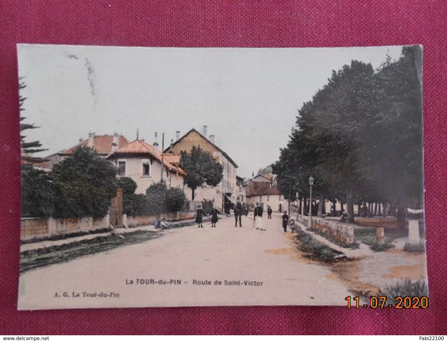 CPA - La Tour-du-Pin - Route de Saint-Victor