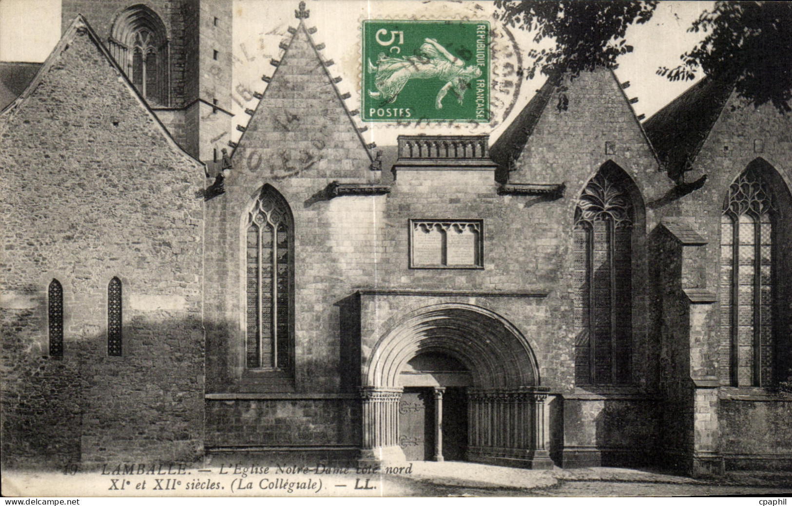 CPA Lamballe L Eglise Notre Dame cote nord