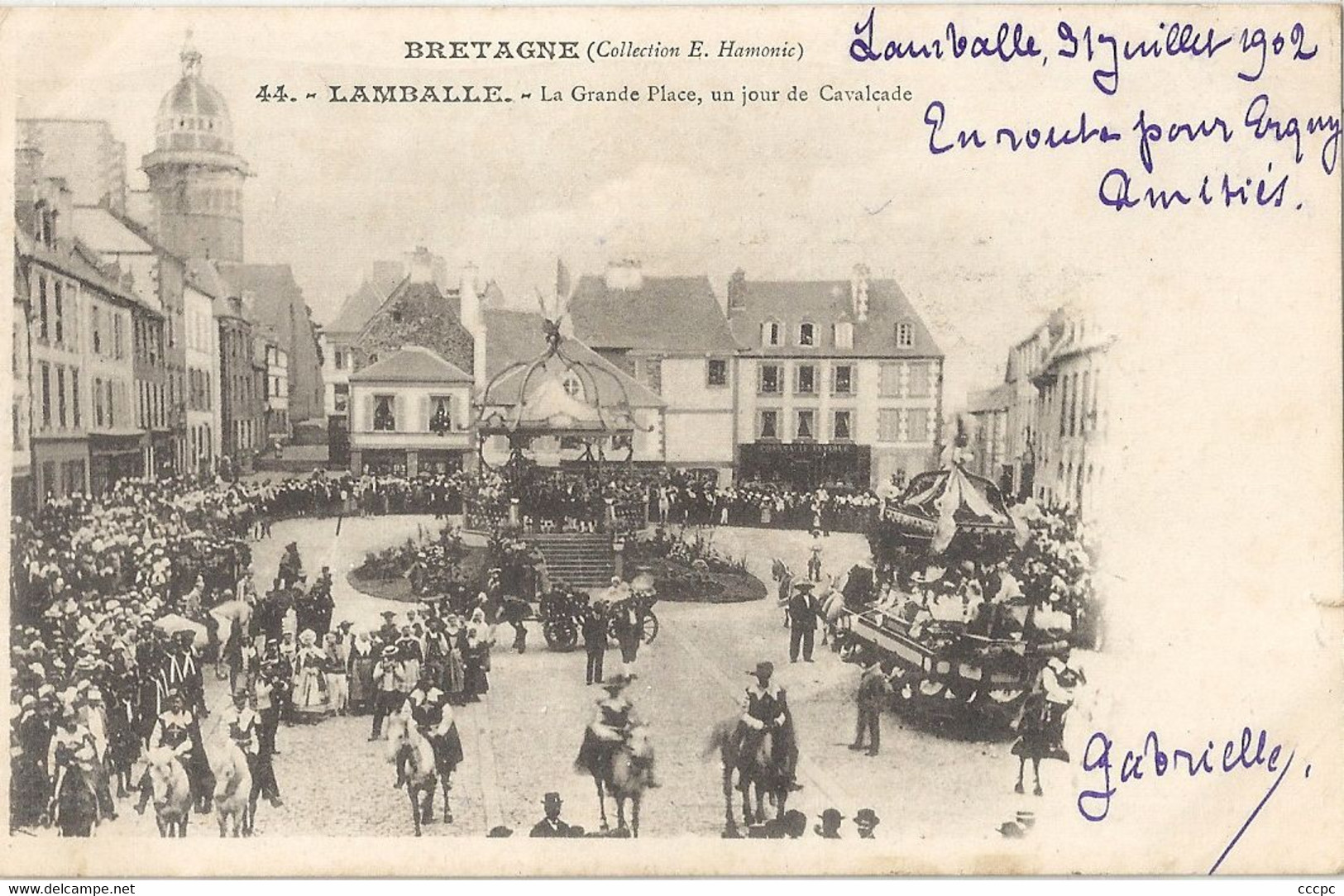 CPA Lamballe La Grande Place un Jour de Cavalcade