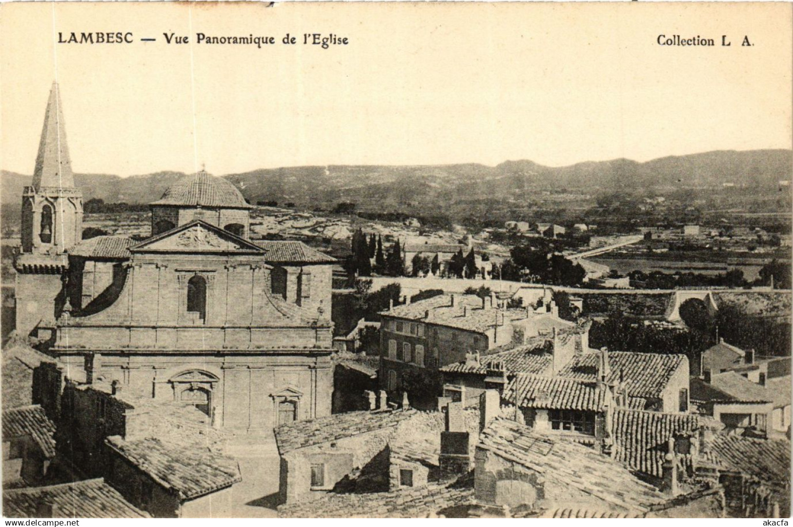 CPA LAMBESC Vue panoramique de l'Église (410087)