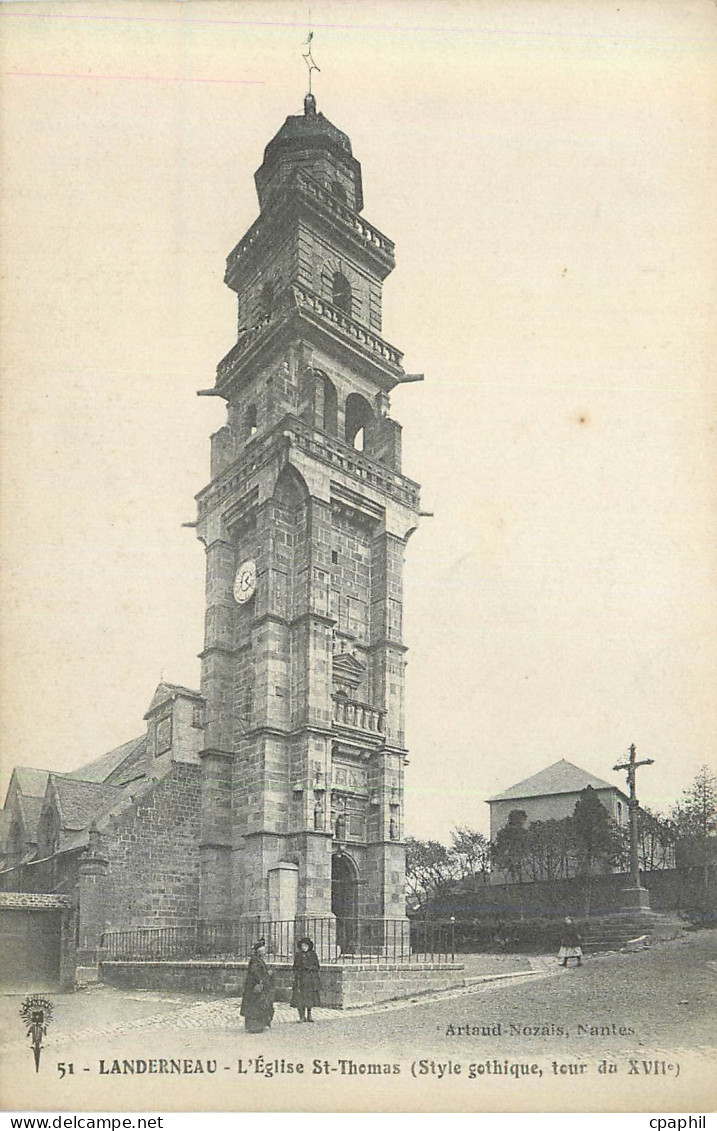 CPA Landerneau L'Eglise St Thomas (Style Gothique Tour du XVIIe)
