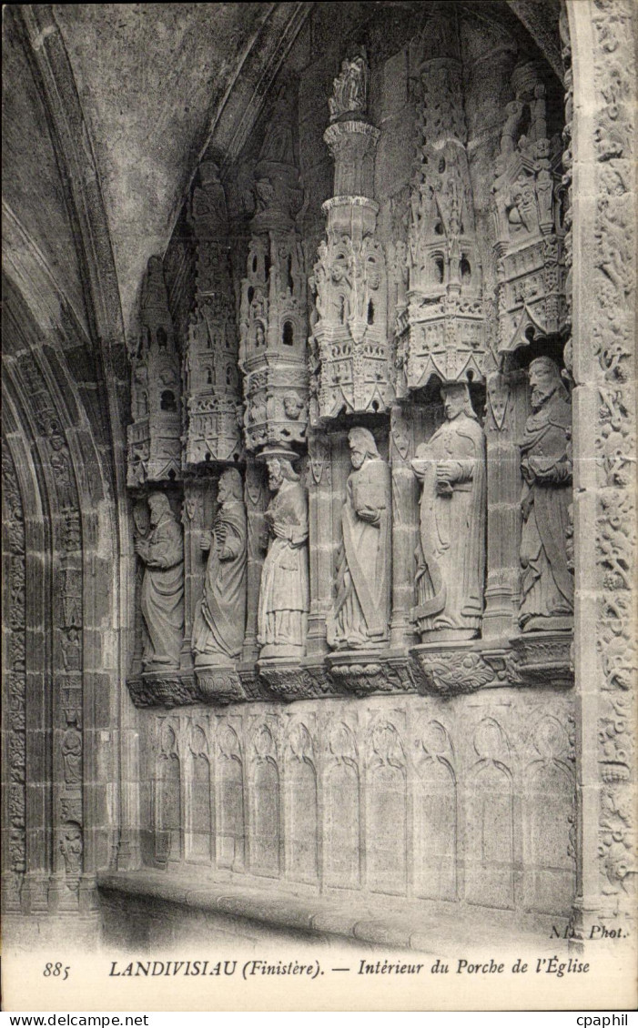 CPA Landivisiau (Finistere) Interieur du Porche de I Eglise