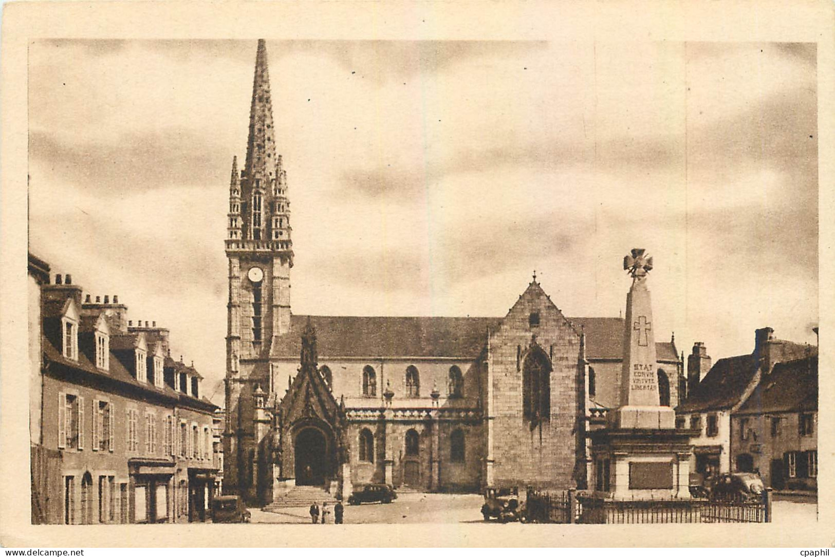 CPA Landivisiau Finistere La Place de l'Eglise