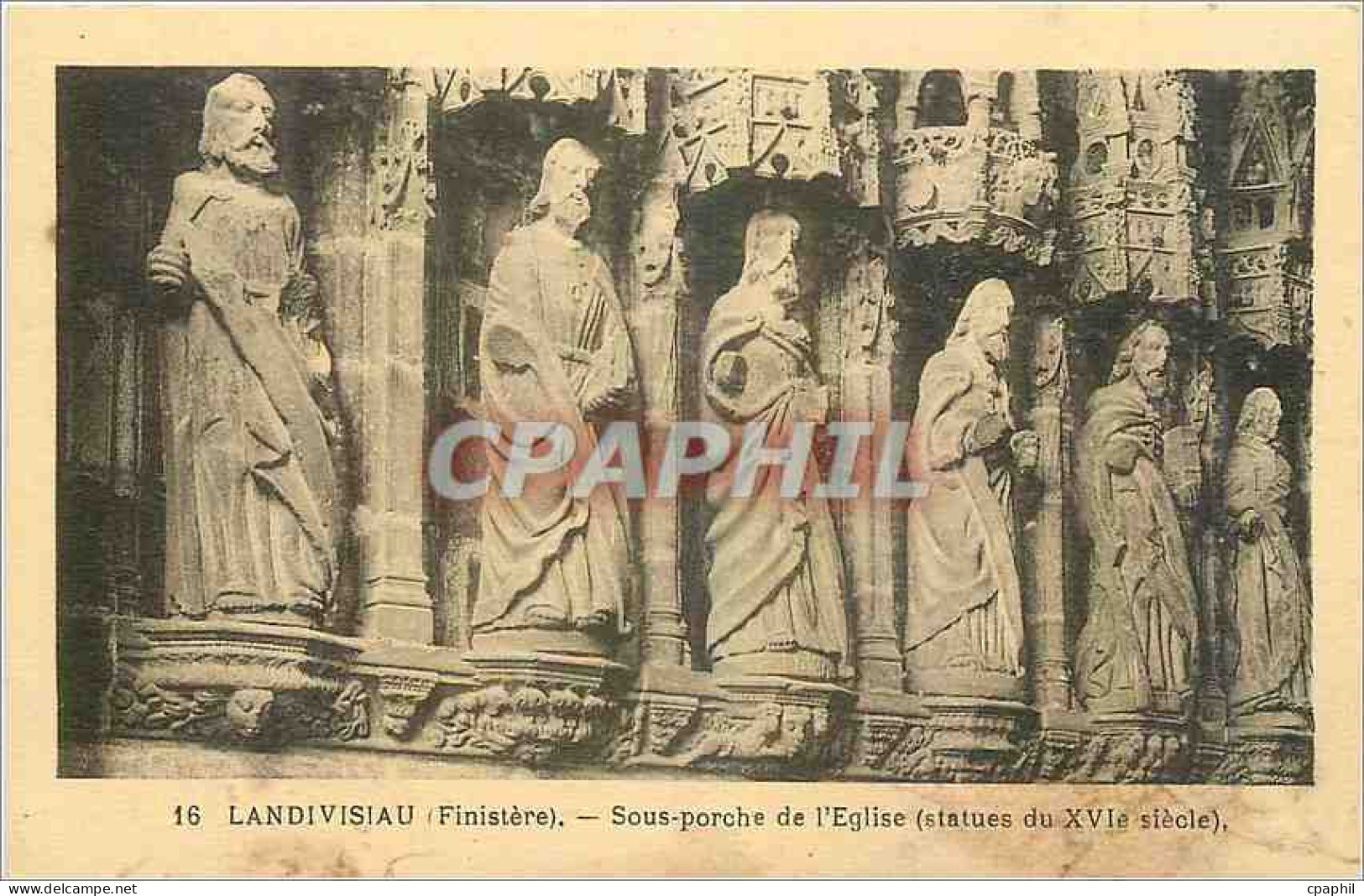 CPA Landivisiau Finistere Sous porche de l'Eglise