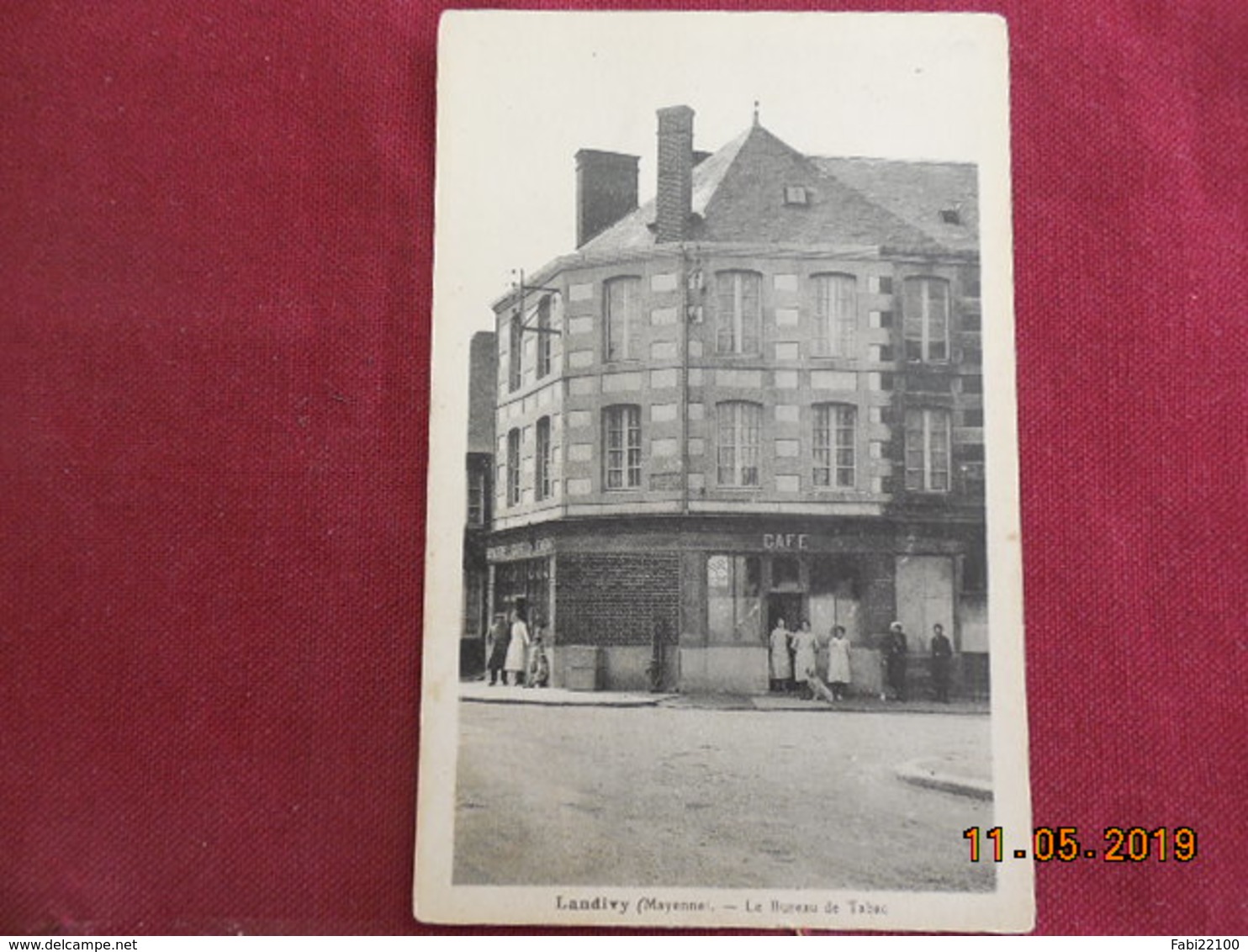 CPA - Landivy - Le Bureau de Tabac