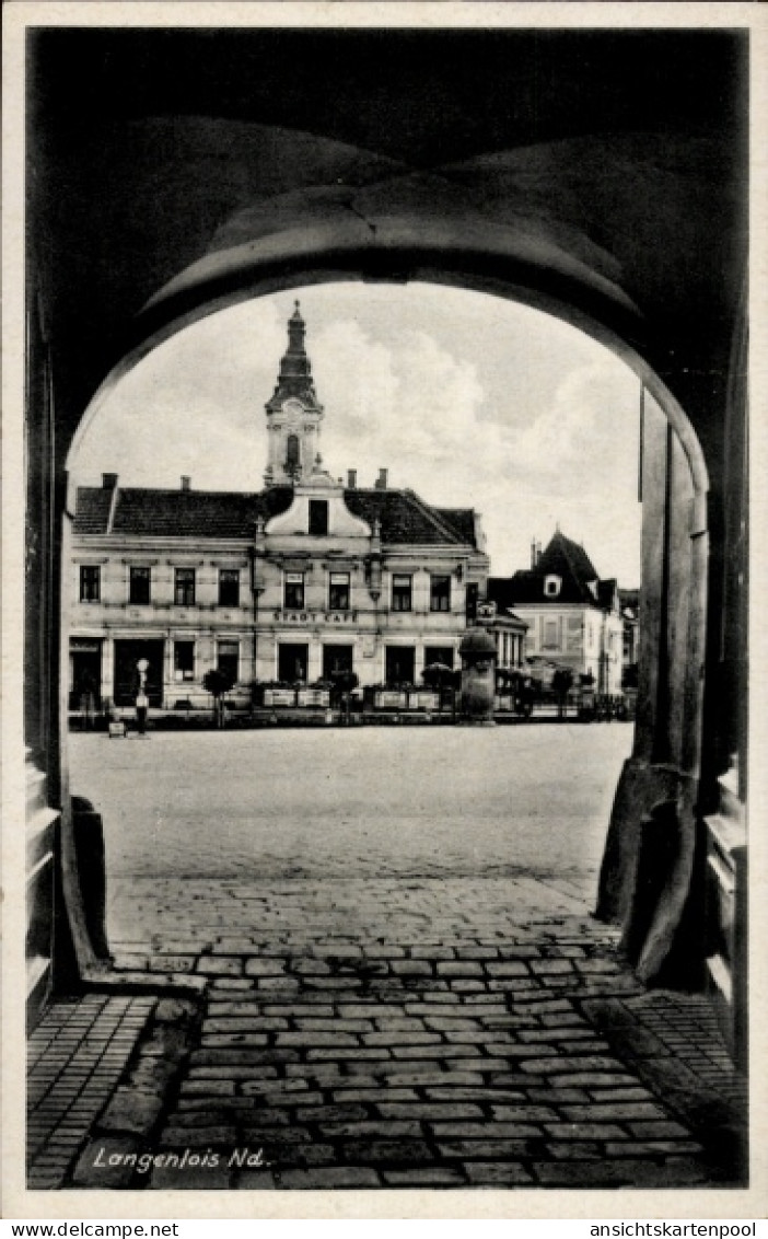 CPA Langenlois in Niederösterreich, Platz, Torbogen, Stadt-Café