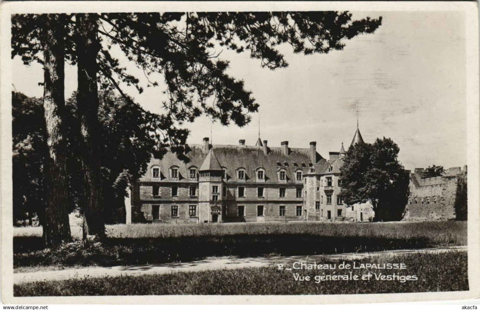 CPA LAPALISSE Chateau de Lapalisse - Vue Generale et Vestiges (1200329)