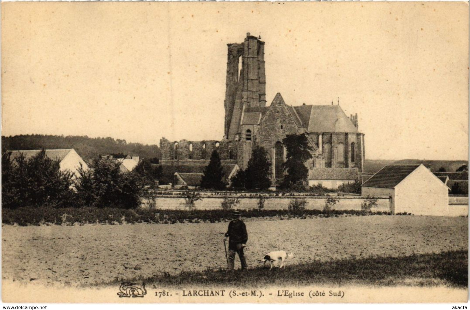 CPA Larchant Eglise (1269609)