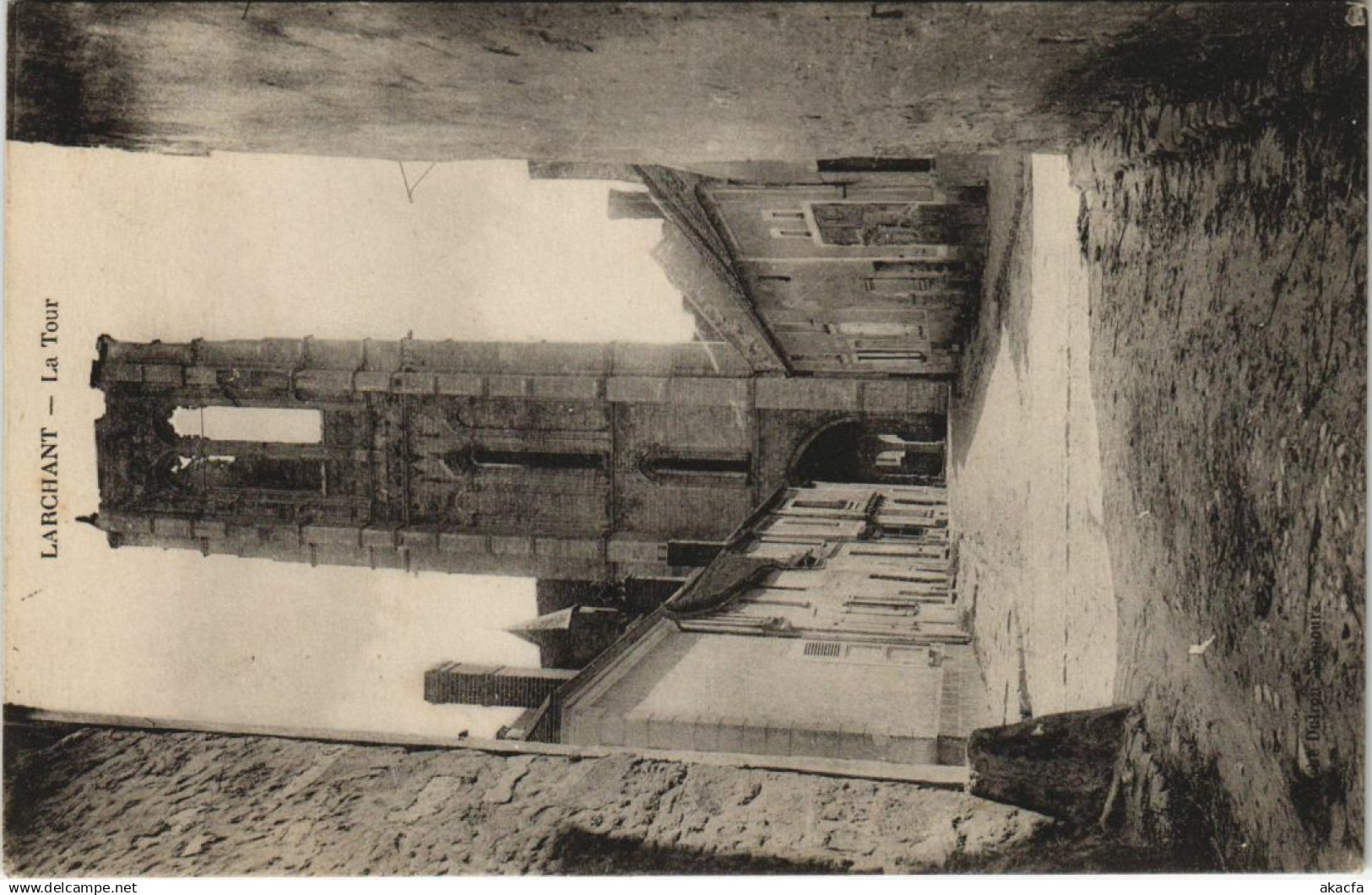 CPA Larchant La Tour FRANCE (1101273)