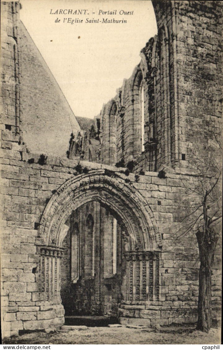 CPA Larchant Portail Ouest De l'Eglise Saint Matburin