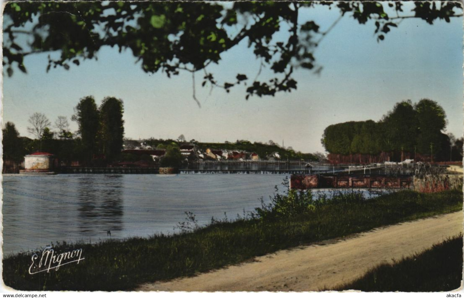 CPA LAROCHE-SAINT-CYDROINE Les Bords de l'Yonne - Barrage d'Epineau (1197239)