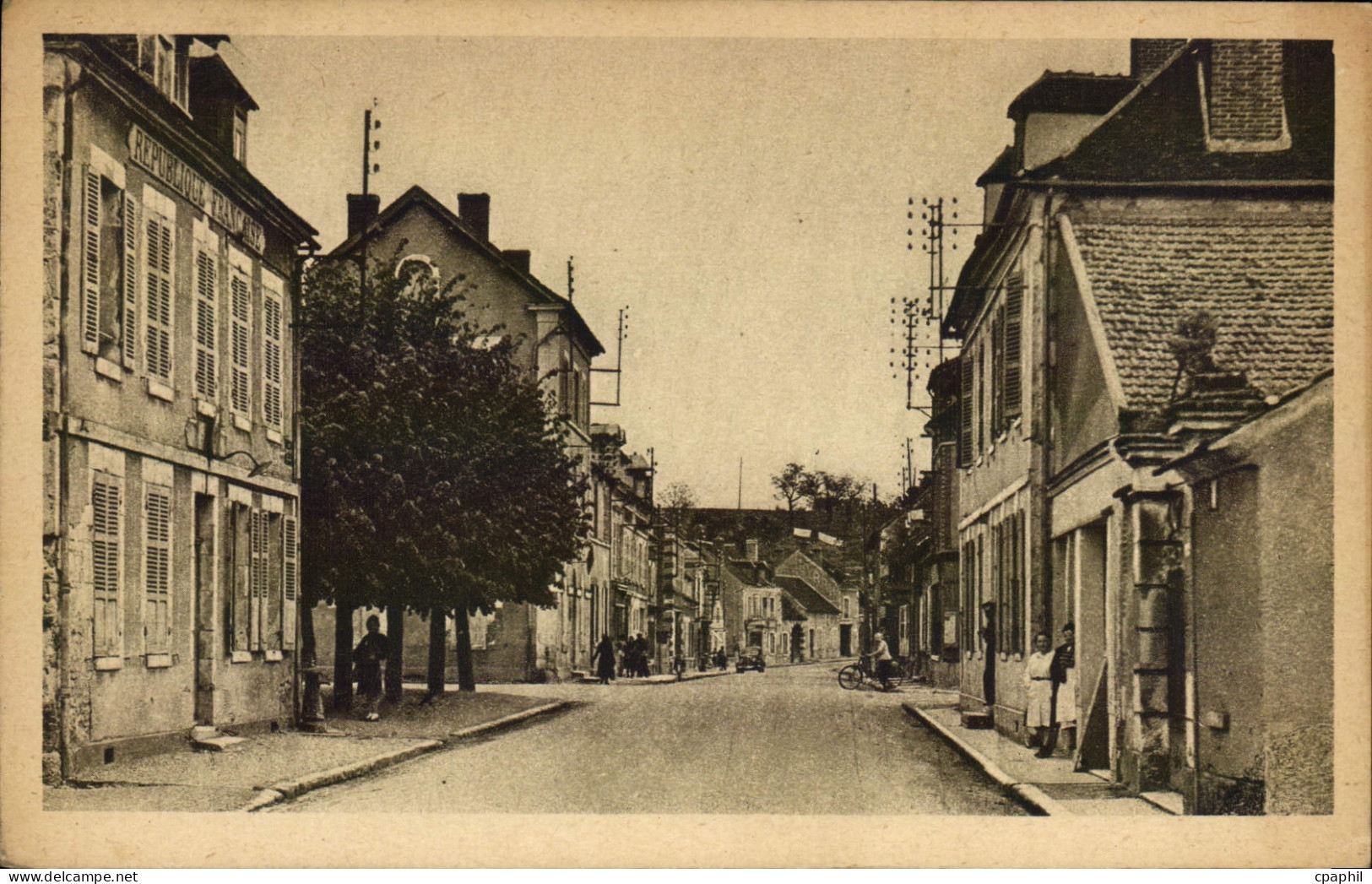 CPA Laroche St Cydroine Mairie et Cafe de la Place