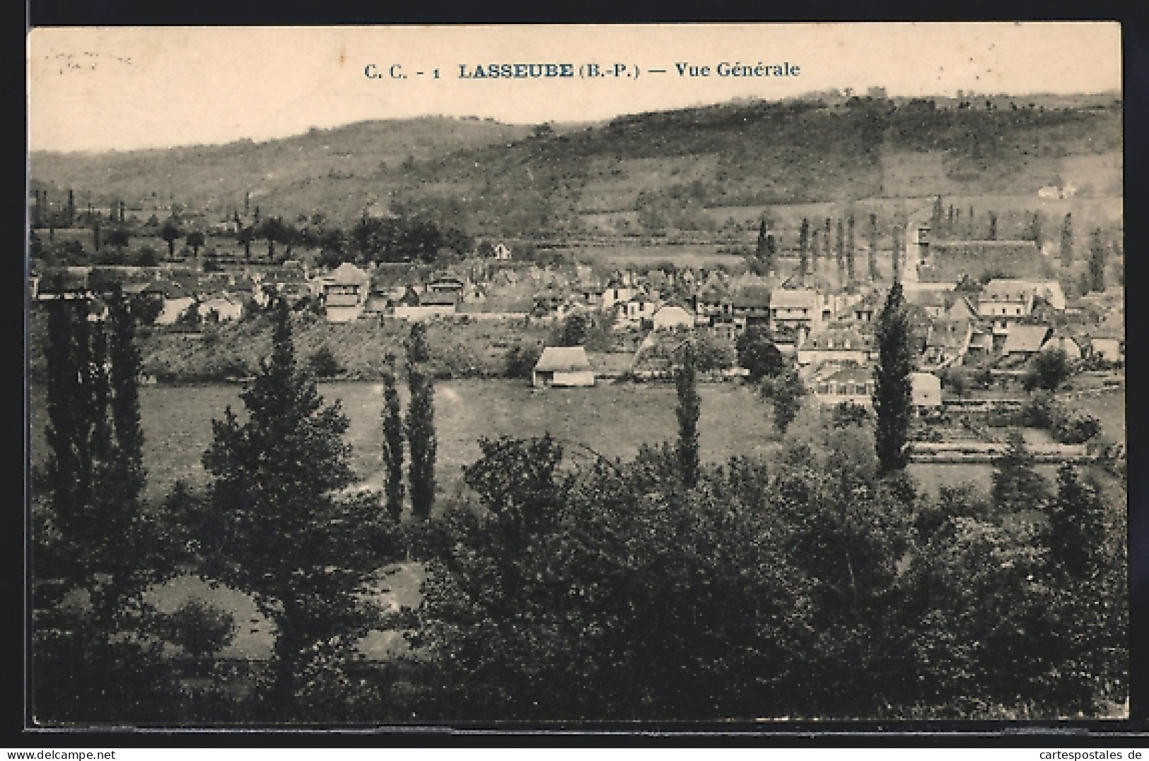 CPA Lasseube /B.-P., Vue Générale